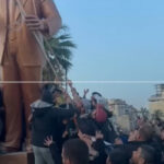 【動画】シリアのアサド大統領像、次々に破壊されてしまう