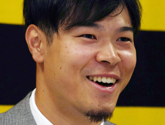 阪神佐藤輝明内野手が現状維持の来季年俸1億5000万円で契約を更改