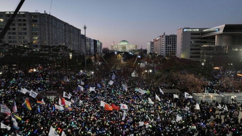 韓国「韓国市民の勝利、民主主義は生きている」とっくに死んでいるよ。