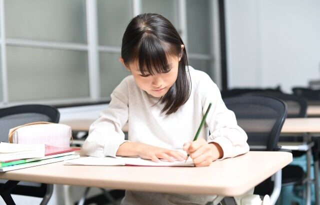 「授業中の板書」←これって意味なくね？？？授業内容ほぼ全部教科書に書いてあるじゃん