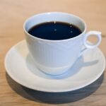 コーヒーはブラックが至高、砂糖だのミルクだのは認めない