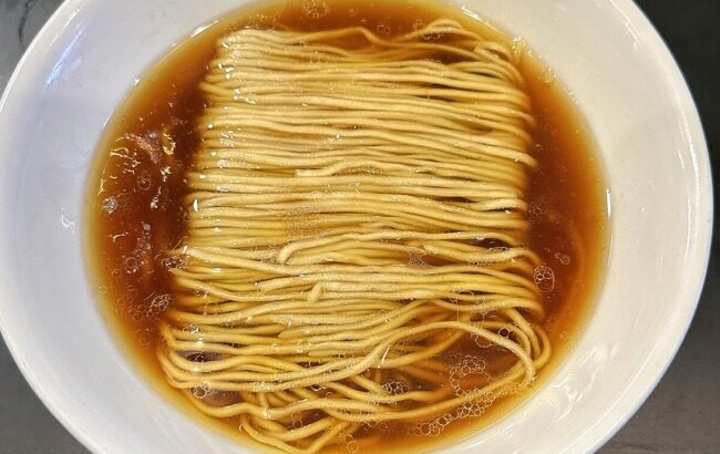 【悲報】日本人さん、ラーメンが高すぎて食べられず「具なしラーメン」を流行らせてしまう