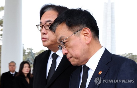 韓国大統領室の高官が一斉に辞意　チェ大統領代行の憲法裁・裁判官任命に反発