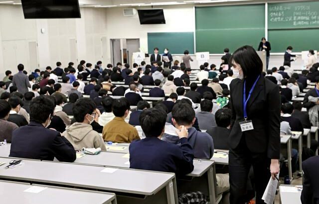 【悲報】大学入学共通テストで試験監督がトイレの個室まで入ってきて炎上