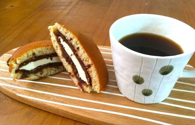 【悲報】コーヒーにも緑茶にも牛乳にも合う食べ物、どら焼きくらいしか存在しない