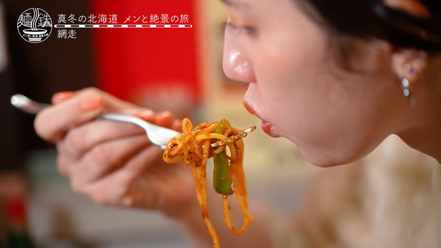 市川紗椰キャスター　ドアップで食べ歩き！！　麺食い鉄道【GIF動画あり】