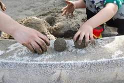 【悲報】マンションから泥団子を投擲して通行人を〇害しようとした小学生・・・