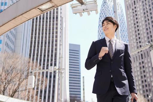 【悲報】新入社員だけど月10万円フーゾ久に使うってやばいか？