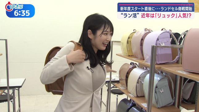 静岡の巨乳記者さん　ランドセルを背負って巨乳が強調されてしまう！！