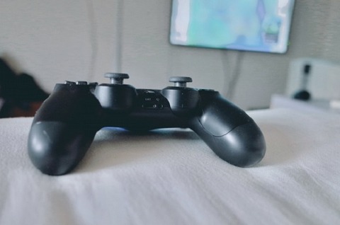 ワイ「ゲームの途中で蓋開けてソフト出してCDに入れ替えて」Z世代「？？？」