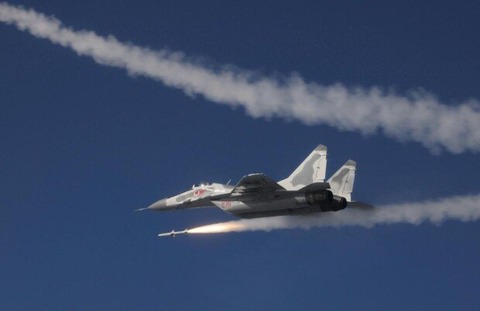 【東亜日報】 韓国も未開発の「空対空ミサイル」、北朝鮮が実射撃訓練　朝鮮中央通信報道