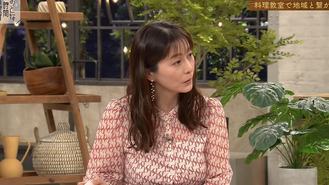杉浦友紀アナ　透けた衣装の胸のボタンが弾けそうな巨乳！！