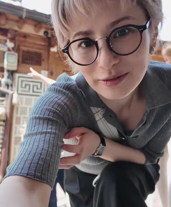 ホラン千秋キャスター　胸チラ、ブラチラ、谷間チラ！！【GIF動画あり】