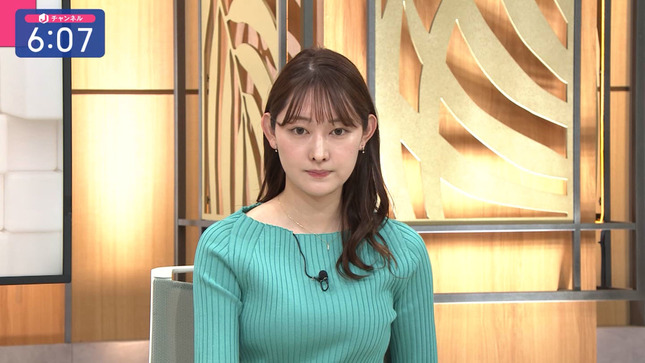 森山みなみアナ　セクシーニットで胸元強調！！