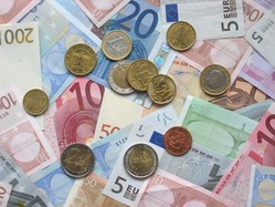 日本のファミリー世帯、見栄張りすぎて借金が過去最高に