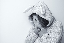 【悲報】東京事変のメンバーが涙の訴え「金がなくて家賃6万のワンルーム暮らし。限界近し」