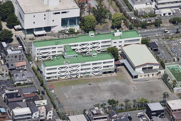 立川の小学校侵入　いじめ対応を巡るトラブルが背景か