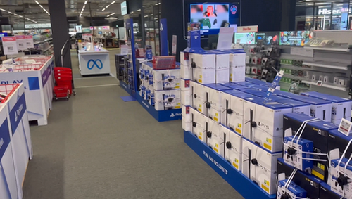 【動画】海外の小売のXboxの売り場がヤバすぎる件、お前らの想像の5倍はヤバいぞwwwww