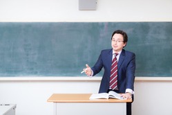 【悲報】新任教師ワイ、早くも退職を検討