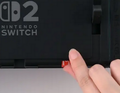 任天堂「Nintendo Switch 2」microSD Expressカードは背面スタンドの裏に差す