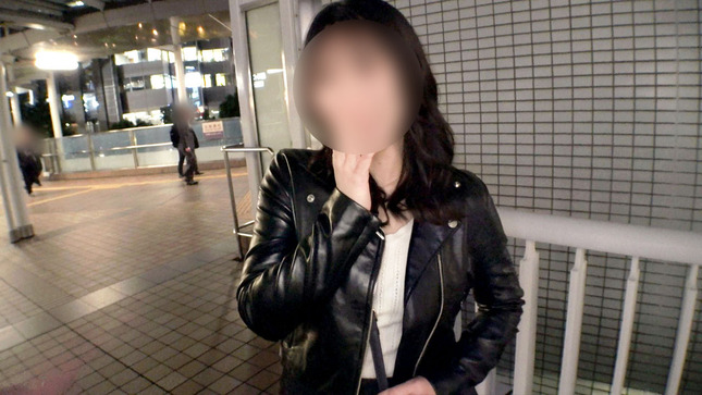 【揺れるGカップ】革ジャンの下はニットの巨乳だった！！