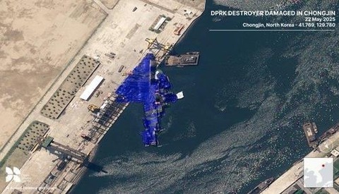 北朝鮮、駆逐艦の進水式で事故　米研究所が横倒しになった駆逐艦の衛星写真を公開