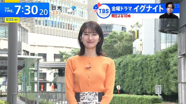 吉村恵里子アナ　ニットで胸元強調！！
