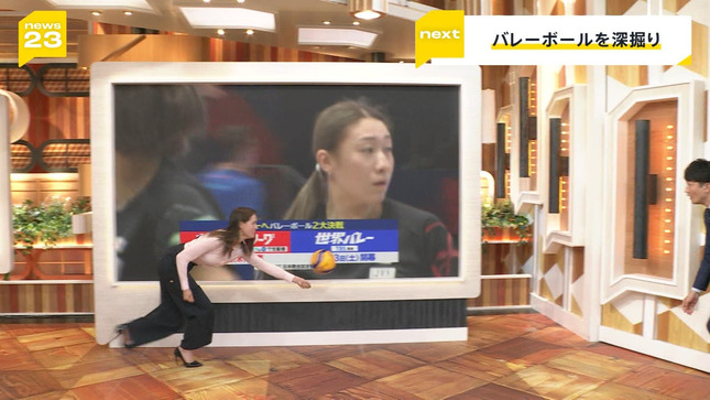 トラウデン直美キャスター　透け透けニットでバレー！巨乳が揺れる！！【GIF動画あり】