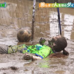 浦野芽良アナ　田んぼで泥まみれサッカー！！