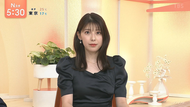 上村彩子アナ　胸元強調衣装！！