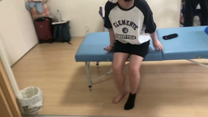 【画像】YouTubeにあるノーブラおっ○い整体動画がえっちすぎると話題…
