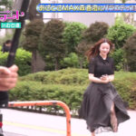森香澄アナ　強風でスカートが張り付いて下半身がくっきり！！【GIF動画あり】