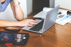 PCの起動遅すぎるんだがやっぱCPUが原因なのか？