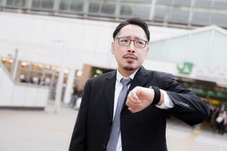 【悲報】独身おじさん、肩身が狭すぎるwww