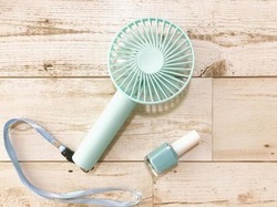 女の子がよく持ち歩いてるミニ扇風機って涼しいの？