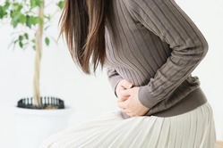 朝ワイ「お腹痛い…」マッマ「休むの？(威圧)」ワイ「……」