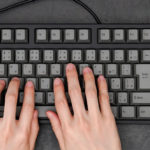 ２万５０００円もするキーボード２枚も買って分かった。キーボードはエレコムのメンブレンで十分。