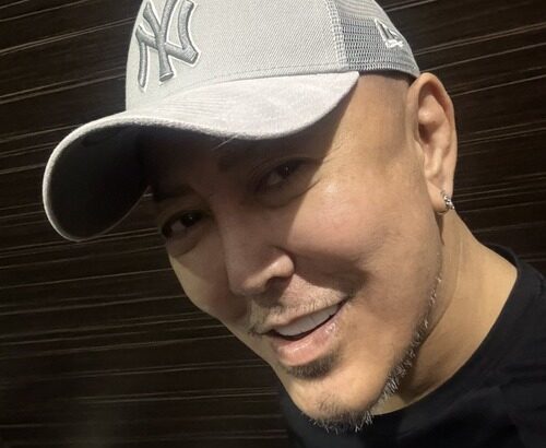 【画像】名越稔洋さん、自撮りの角度が毎回同じだと話題に