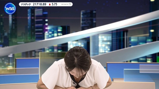 竹﨑由佳アナ　お辞儀で乗せ乳、谷間チラ、ブラ透け！！