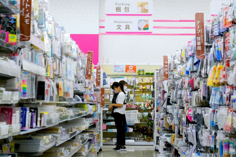 【お金を使わない族】日本人がお金を使わないのは「100円ショップが優秀すぎる」から…賃上げしても消費が戻らない”根深い理由”