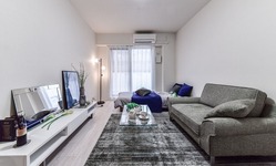 【画像】デザイナーさん「上京する人へ　6畳の部屋でも頑張ればこうなれる」3.2万いいね