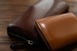 二つ折り財布に46,200円って高いか？