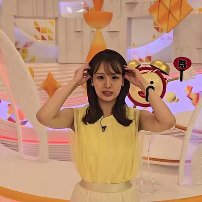 井上清華アナ　脇見せポーズのエクササイズ！！【GIF動画あり】