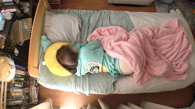 【ノーブラ部屋着姿】家でリラックスしてる関西弁の彼女！！