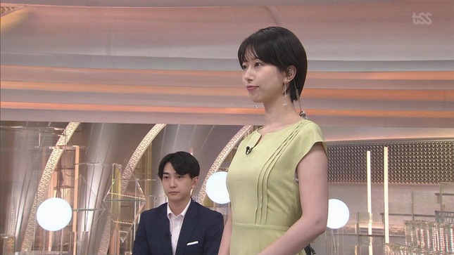 海老原優香アナ　ノースリーブでインナーチラ見え！！
