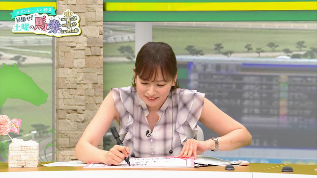 皆藤愛子アナと森千晴アナ　セクシーノースリーブ脇！！