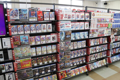 ゲーム屋にパッケージが並んでる光景自体が広告の役割をしてる部分もあると思うんだけど