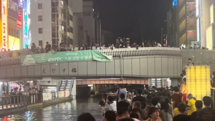 【衝撃】道頓堀ダイブが止まらない！阪神ファンの熱狂と警察の葛藤