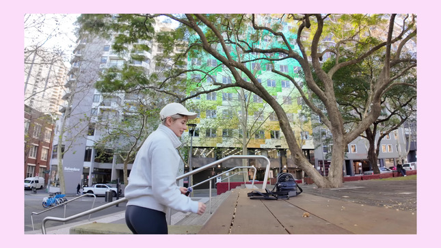 ホラン千秋キャスター　まさかのレギンス直履きお尻くっきり野外撮影！！【GIF動画あり】