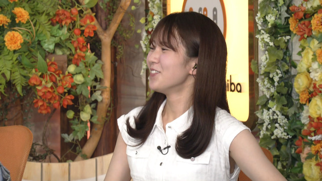 冨田有紀アナ　ノースリーブの脇からインナーチラ見え！！